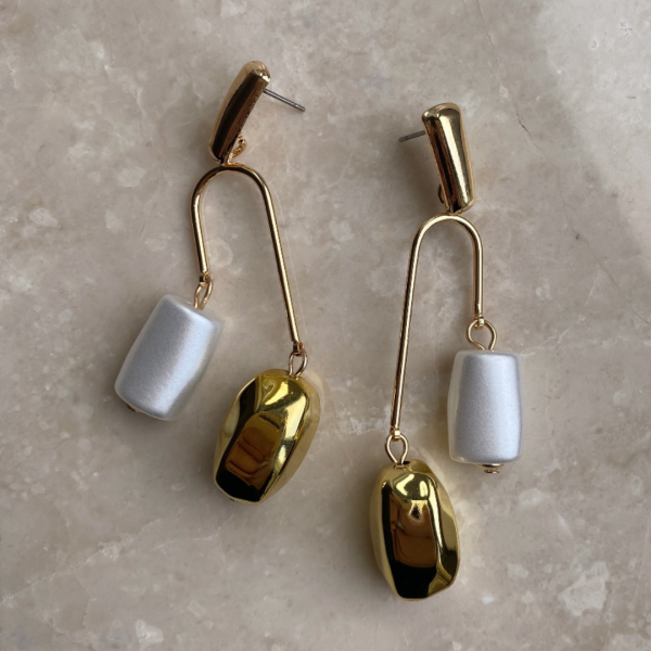 Marka Model İnci Detaylı Küpe