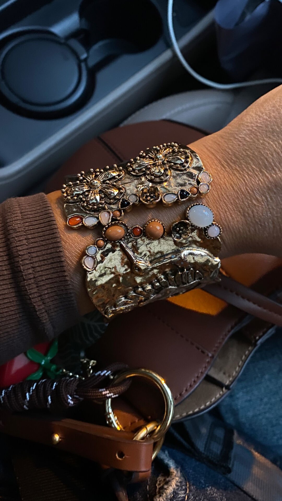 Marka Model İşlemeli Bileklik