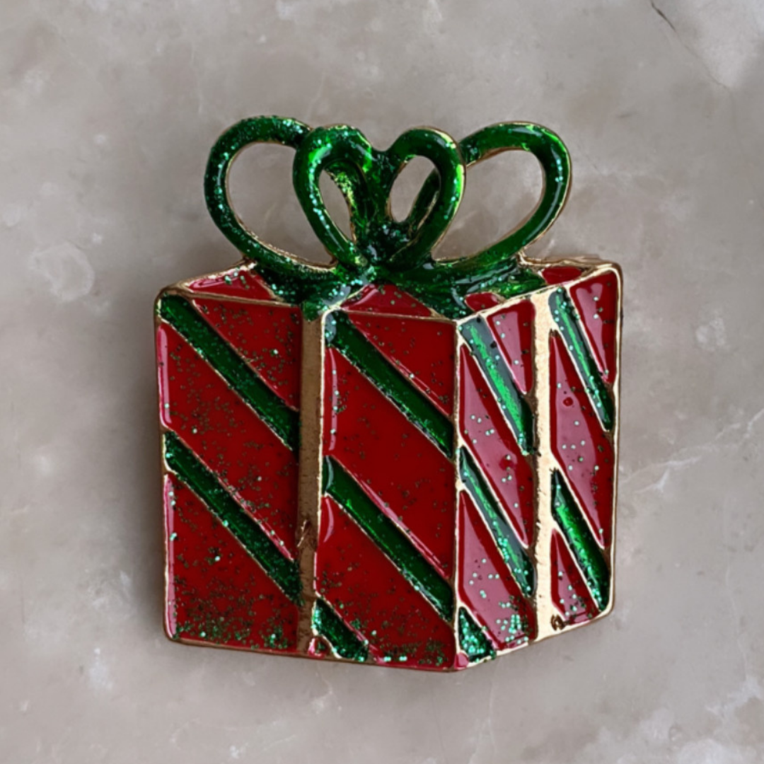 Yeni Yıl Kırmızı Hediye Paketi Broş