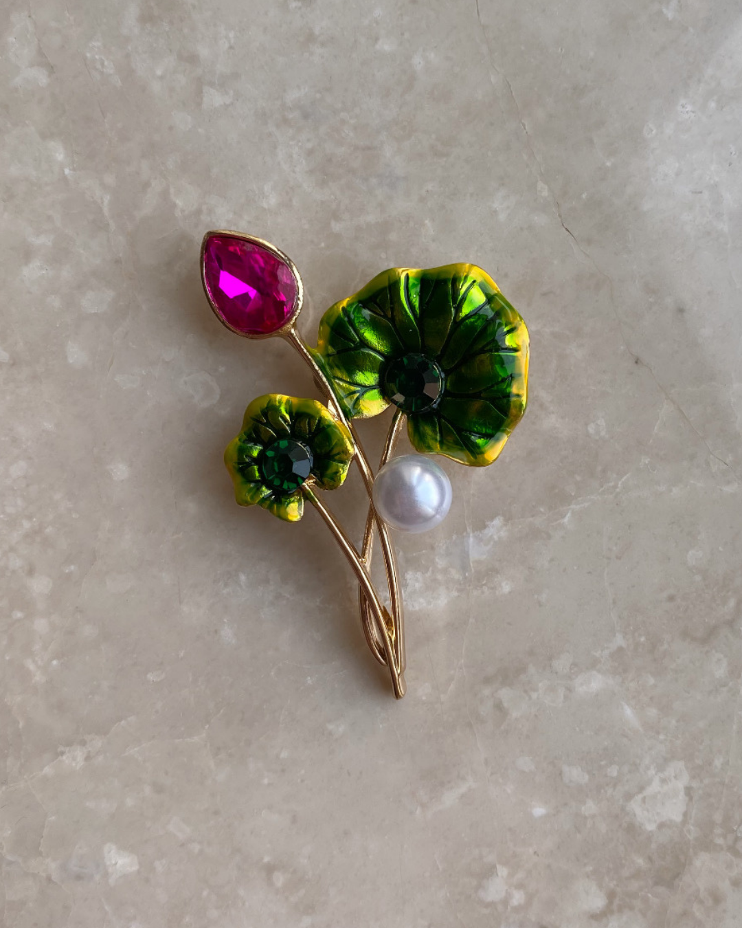 Yeşil Yapraklı Pembe Taşlı Broş