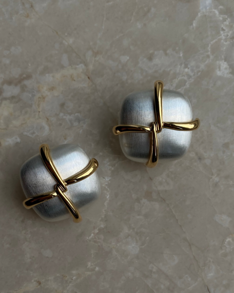 Özel Seri Parlak Ekru Gold Detaylı Küpe-3cm