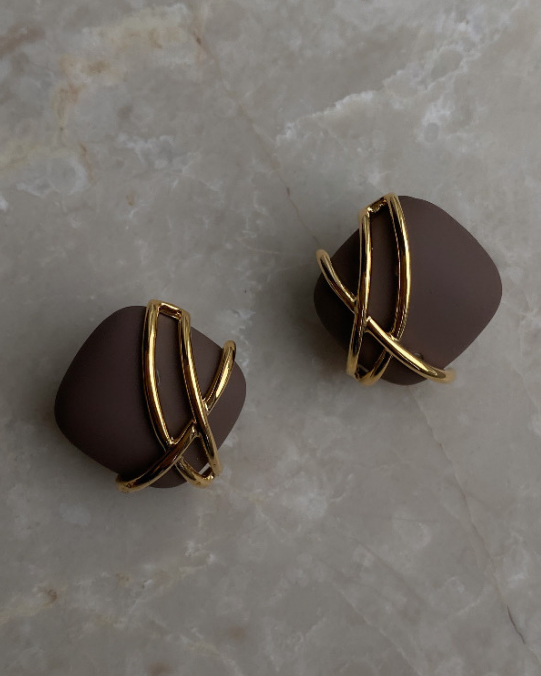 Özel Seri Kahve Gold Detaylı Kare Küpe-2cm