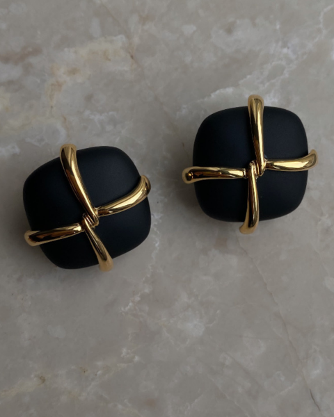 Özel Seri Siyah Gold Detaylı Kare Küpe-3cm