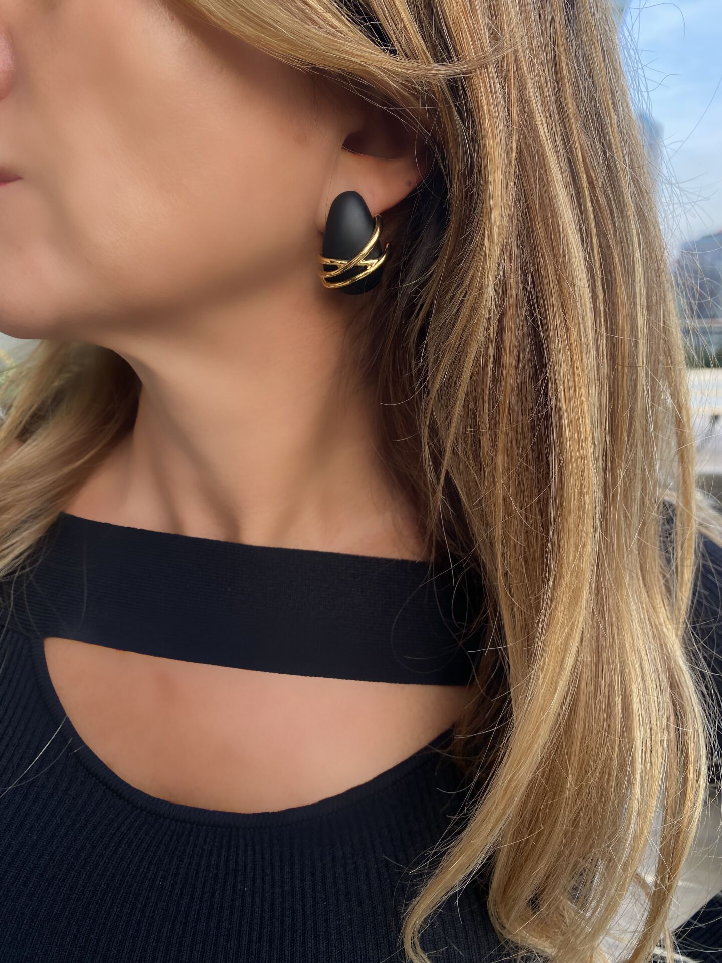 Özel Seri Siyah Gold Detaylı Damla Küpe-3cm