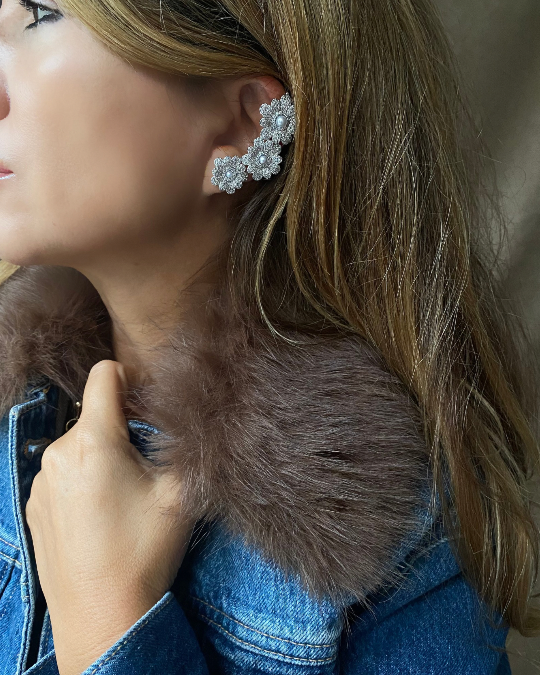 Marka Model Ful Taş İnci Detaylı Kıkırdaklı Küpe