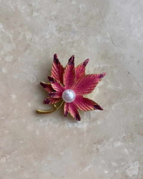 İncili Yaprak Broş