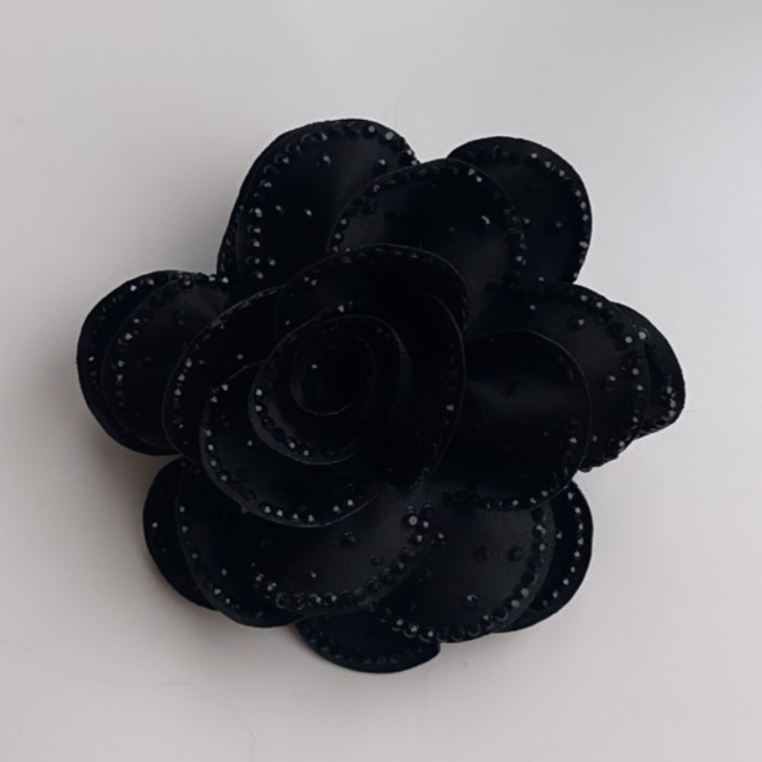 Siyah Taşlı Gül Broş