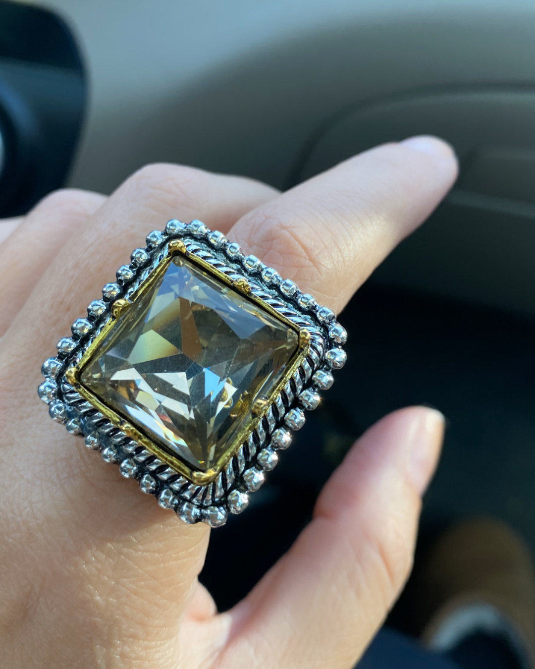 Marka Model Ayarlanabilir Kare Taşlı Yüzük