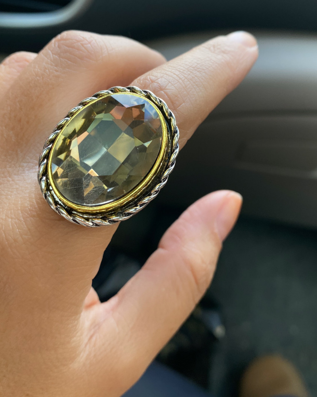 Marka Model Ayarlanabilir Oval Taşlı  Yüzük