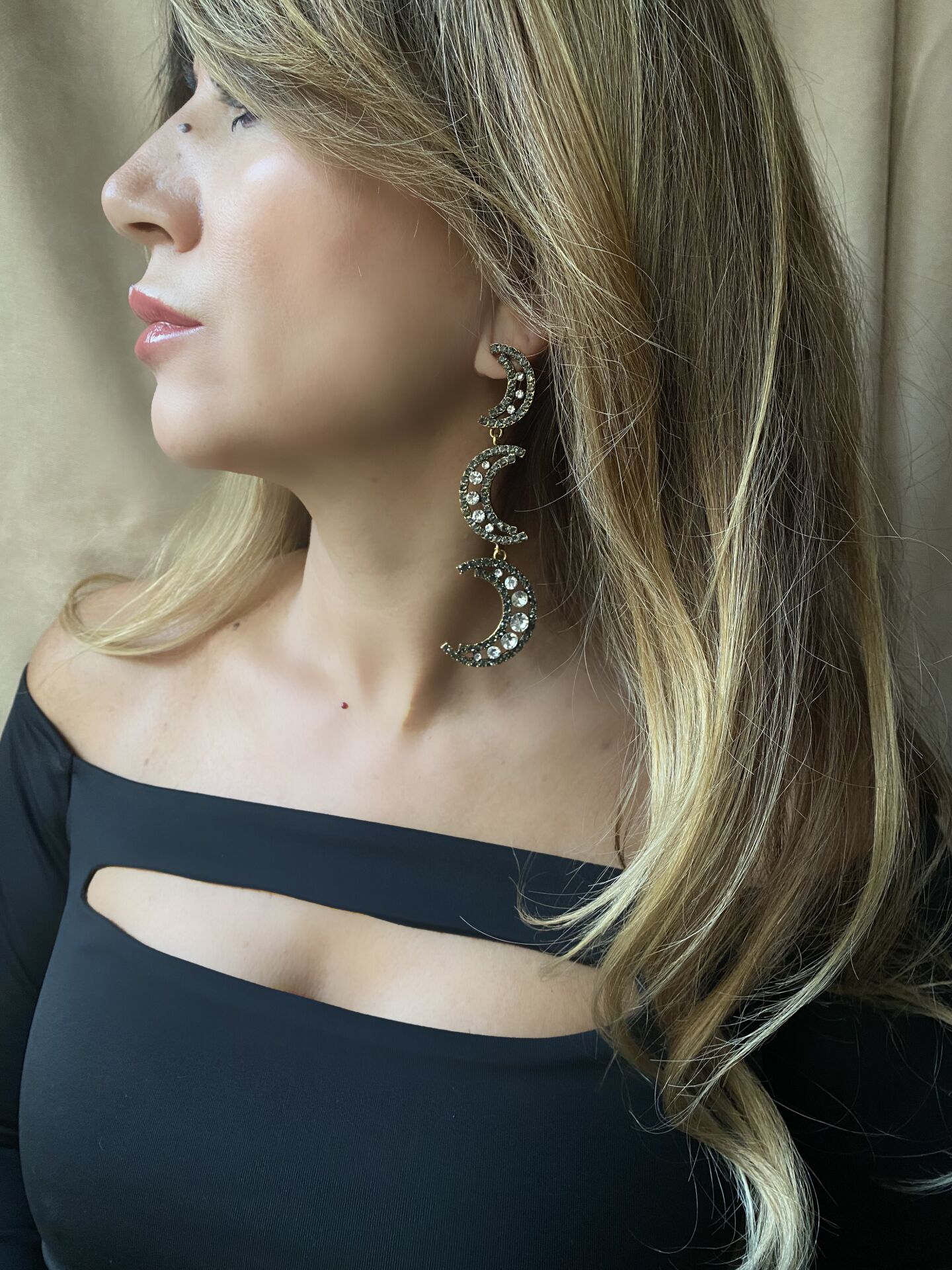 Marka Model Siyah Taşlı Ay Küpe