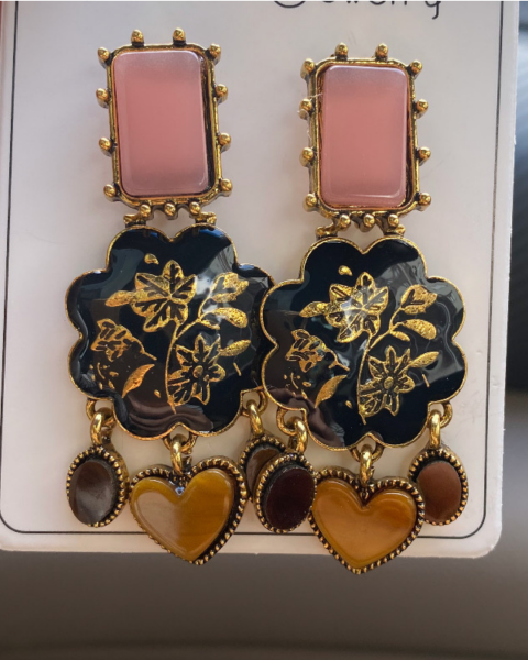 Marka Model Çiçek Kalp Detaylı Küpe