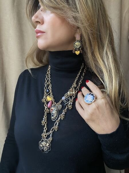 Marka Model Çiçek Kalp Detaylı Küpe