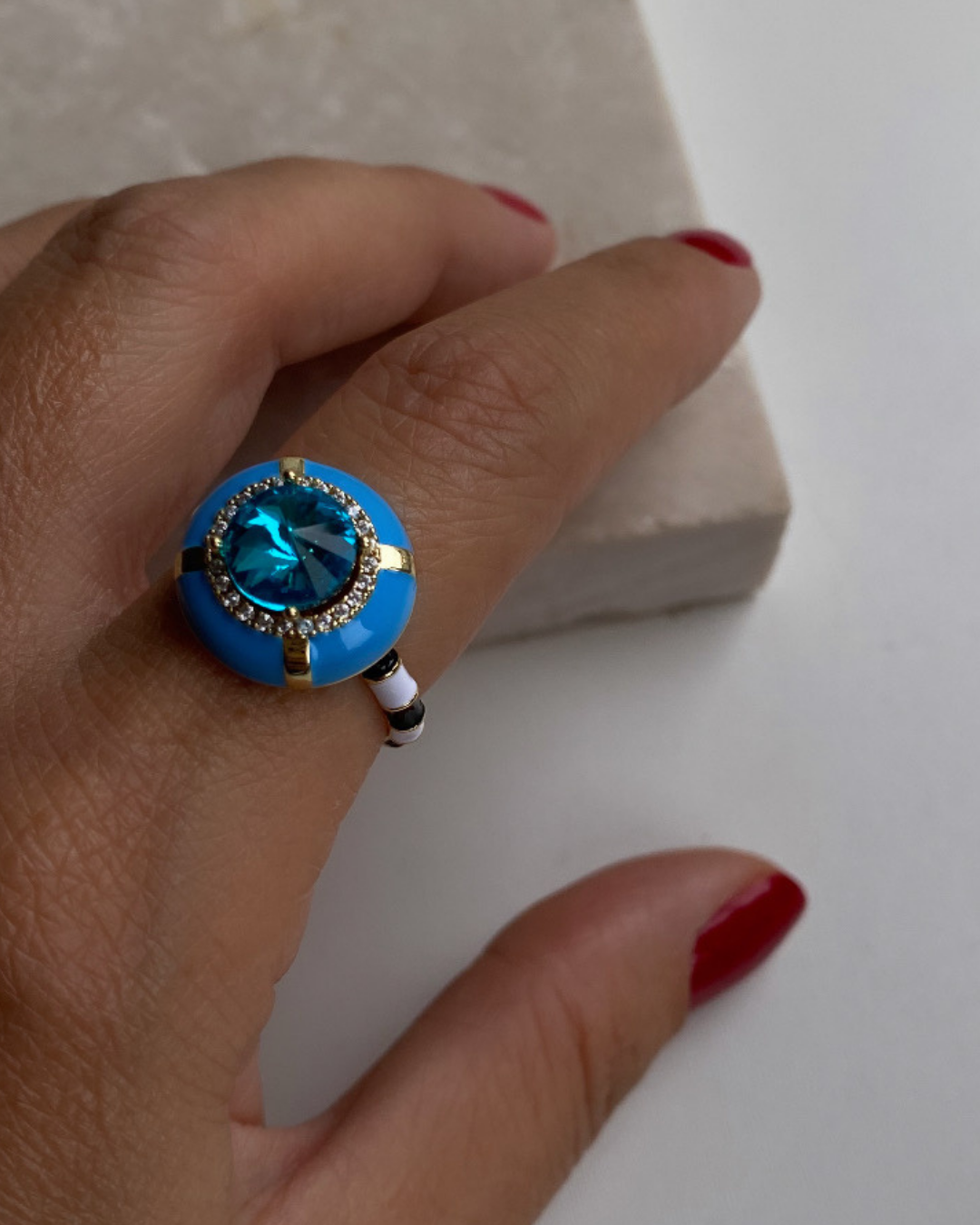 Ayarlanabilir Mavi Taşlı Kenarları Siyah Beyaz Yüzük