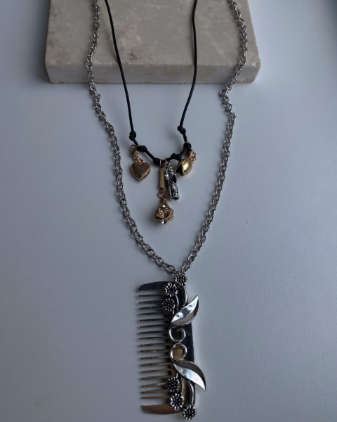 Marka Model Tarak Detaylı Kolye