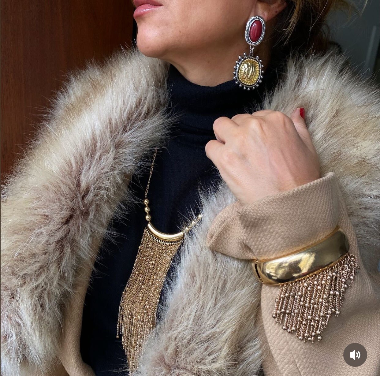 Marka Model Topçuk Detaylı Zincir Kolye