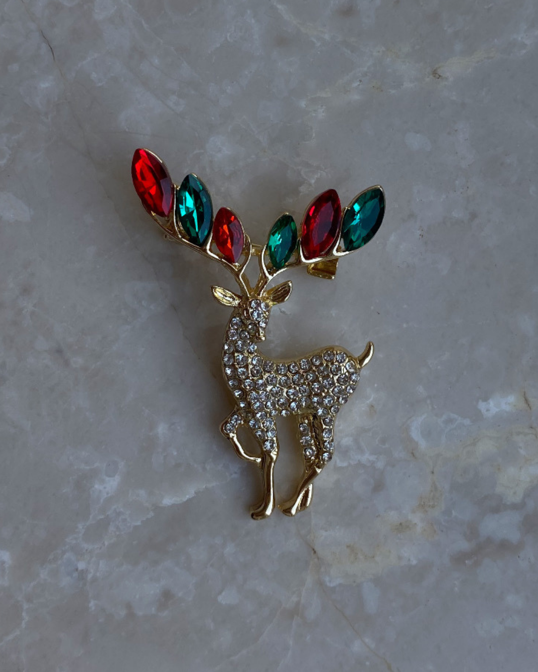 Yeni Yıl Kırmızı Yeşil Taşlı Geyik Broş