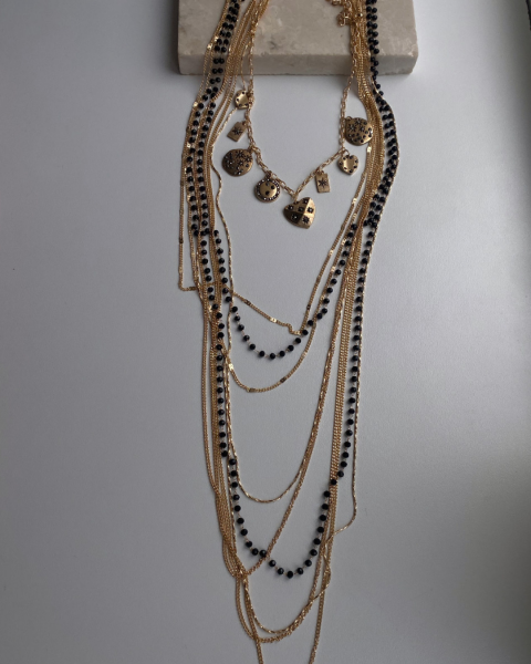 Marka Model Kalpli Boncuk Detaylı Kolye