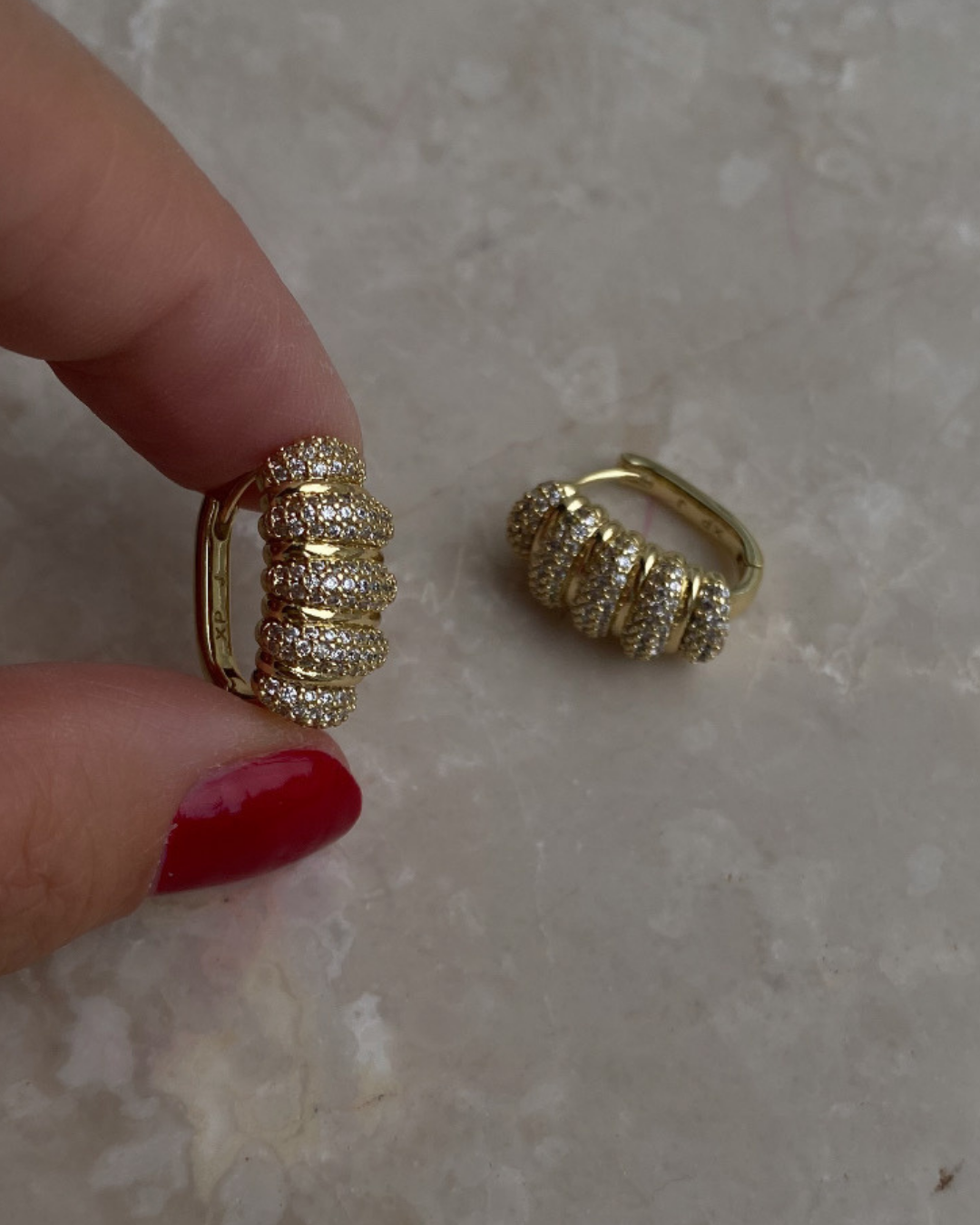 Özel Seri Çizgili Taşlı Oval Küpe