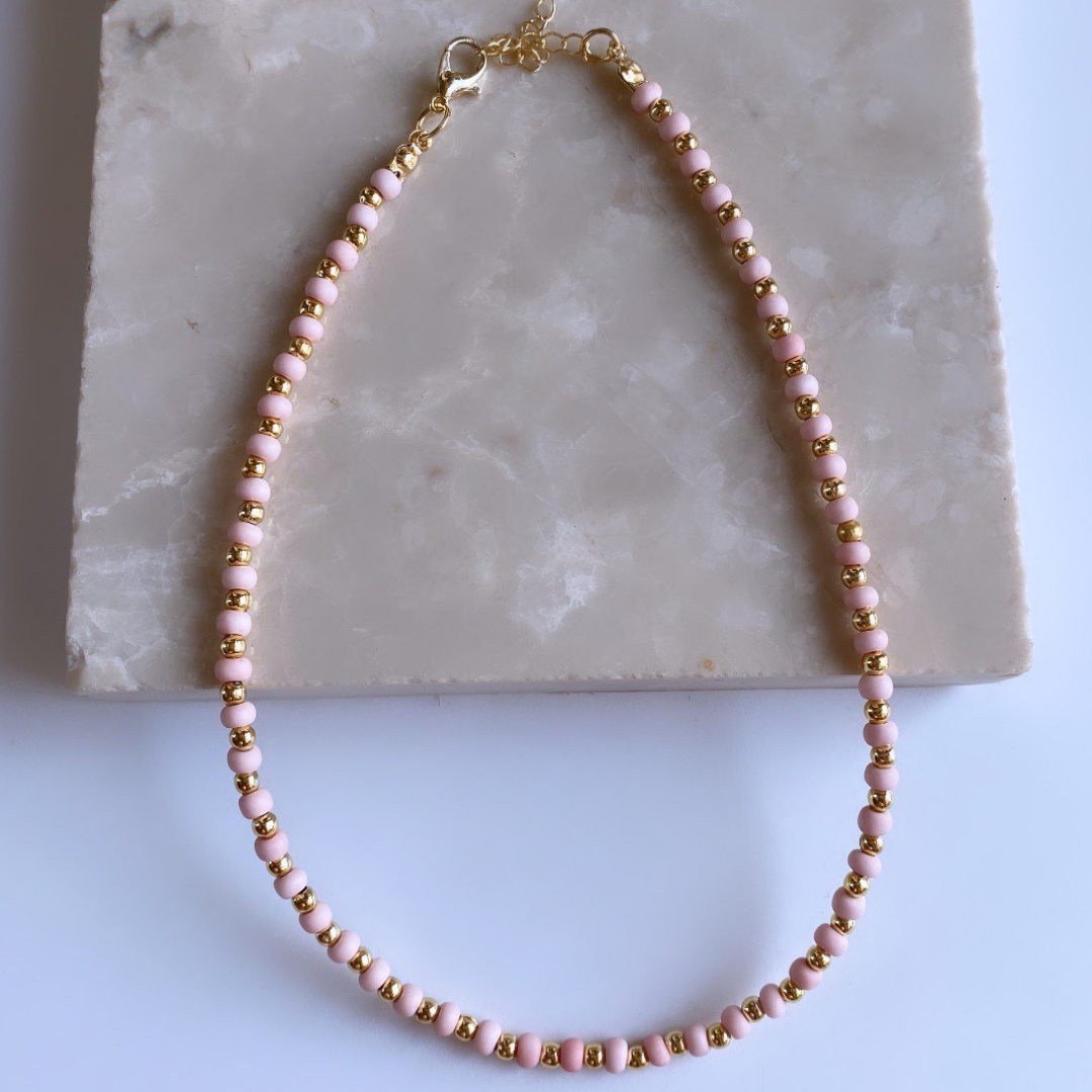 Pembe Küp Boncuk Detaylı Choker Kolye-Bileklik