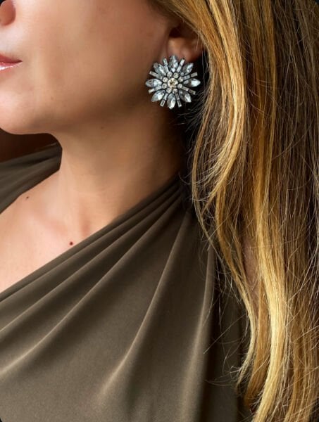 Marka Model Taşlı Çiçek Küpe