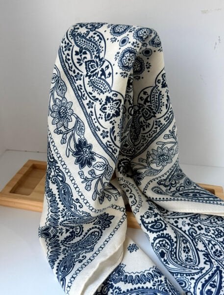 Laci Krem Etnik Desenli Şal 70*70