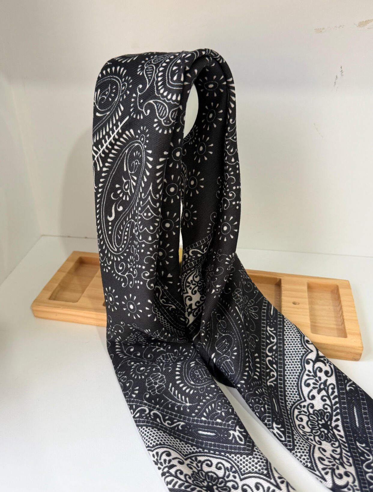 Siyah Etnik Desenli Şal 70*70