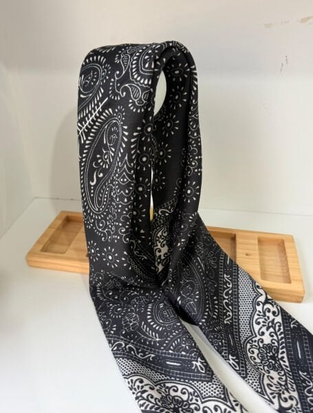 Siyah Etnik Desenli Şal 70*70