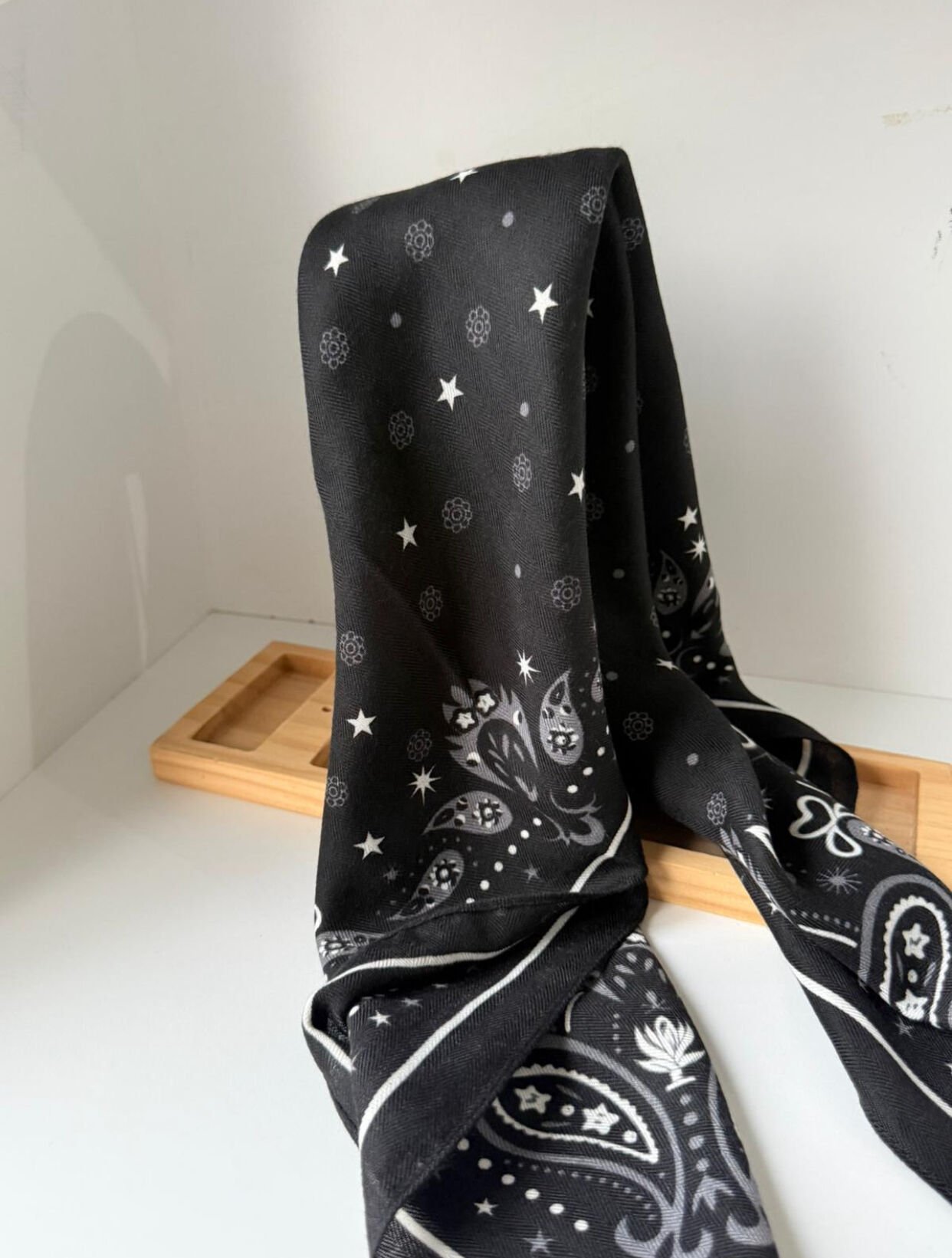 Siyah Etnik Desenli Şal 70*70