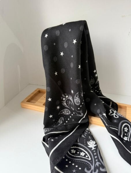 Siyah Etnik Desenli Şal 70*70