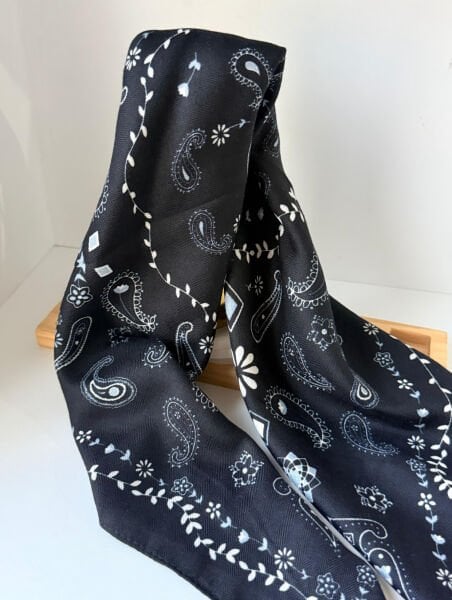 Siyah Etnik Desenli Şal 70*70