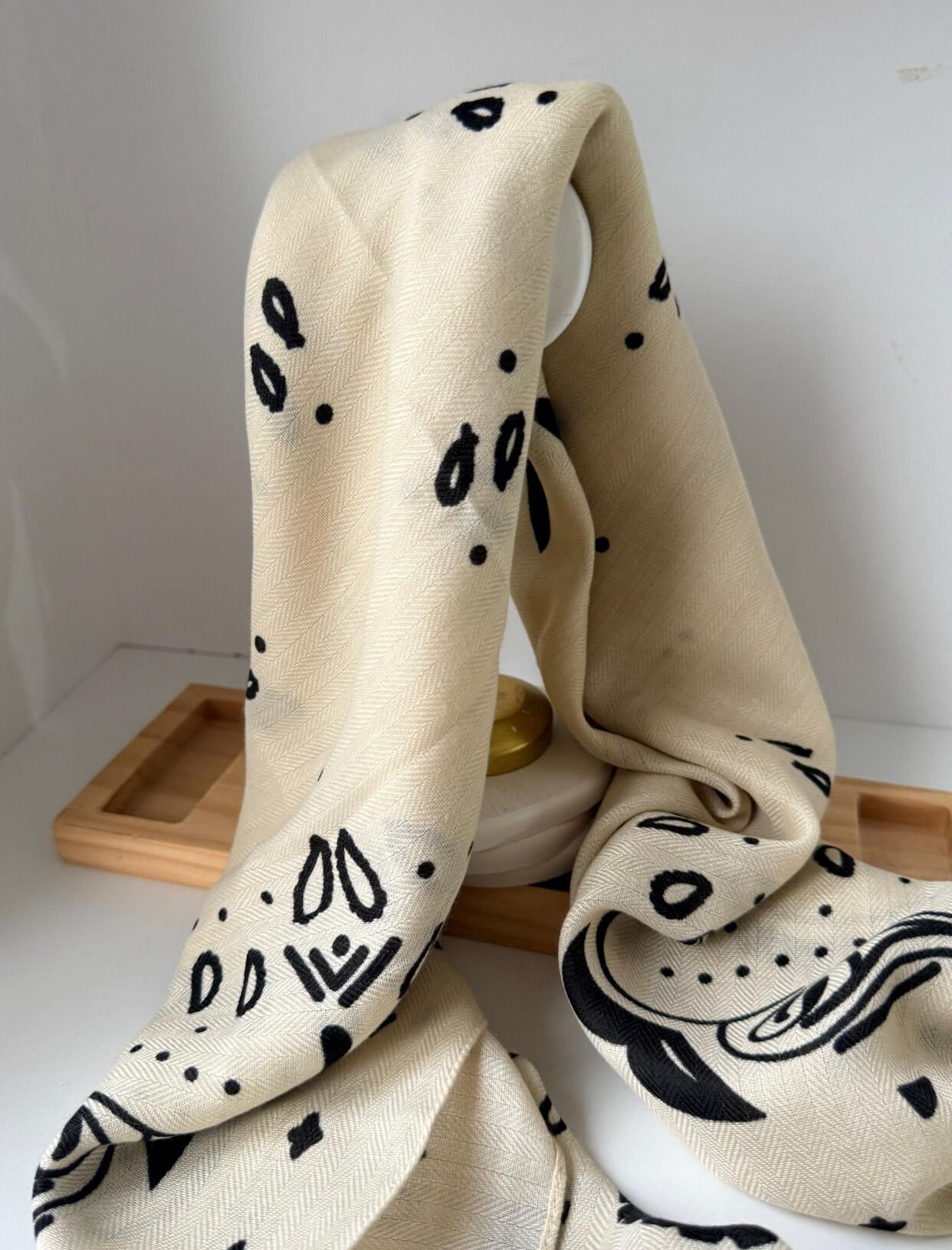 Ekru Etnik Desenli Şal 90*90