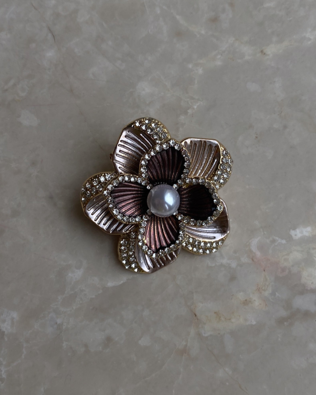 Kahve İncili Taşlı Yonca Broş