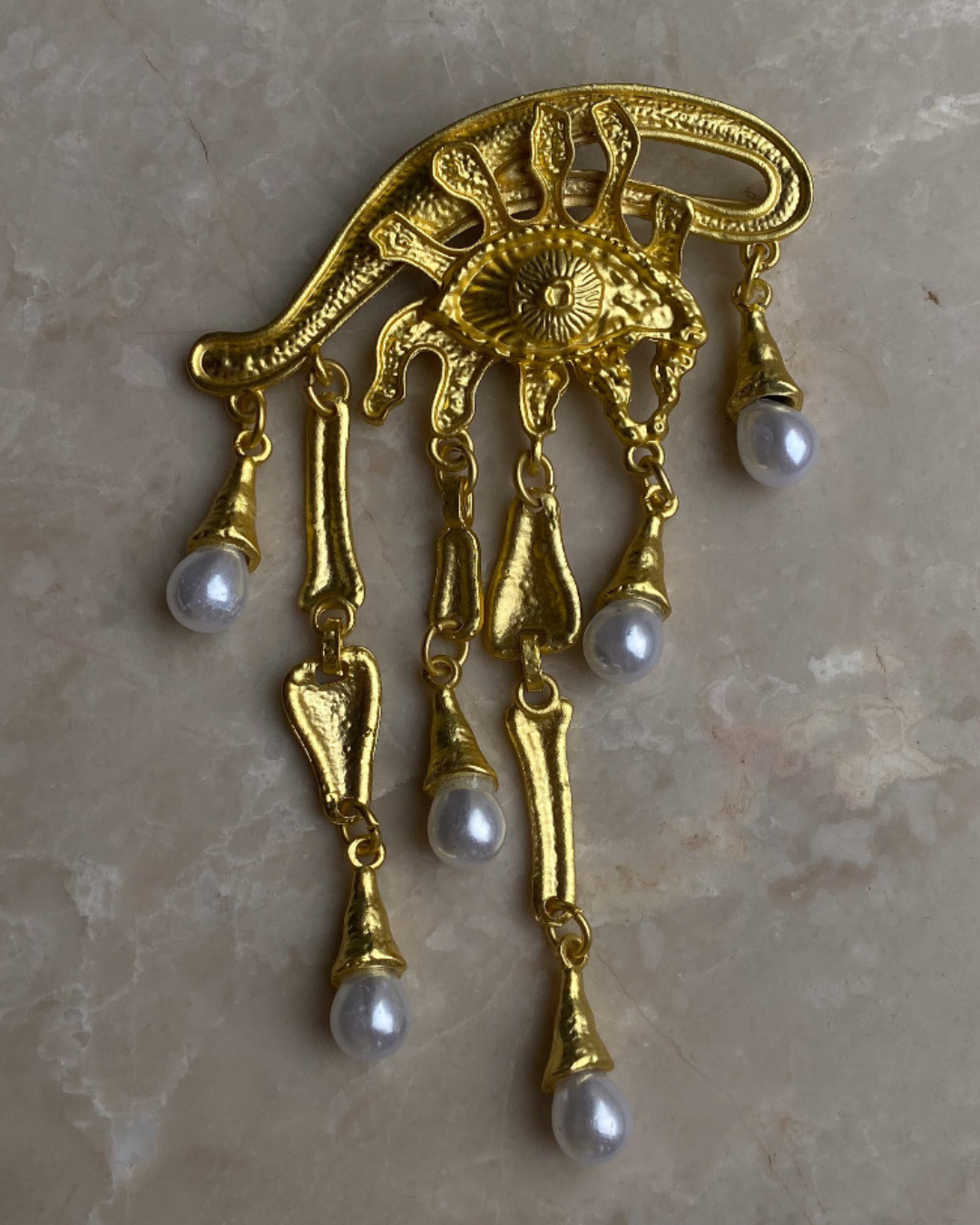 Tasarım İncili Sallantılı Göz Broş