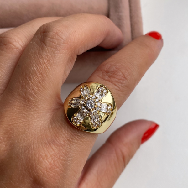 Ayarlanabilir Ortası Taşlı Çiçek Yüzük