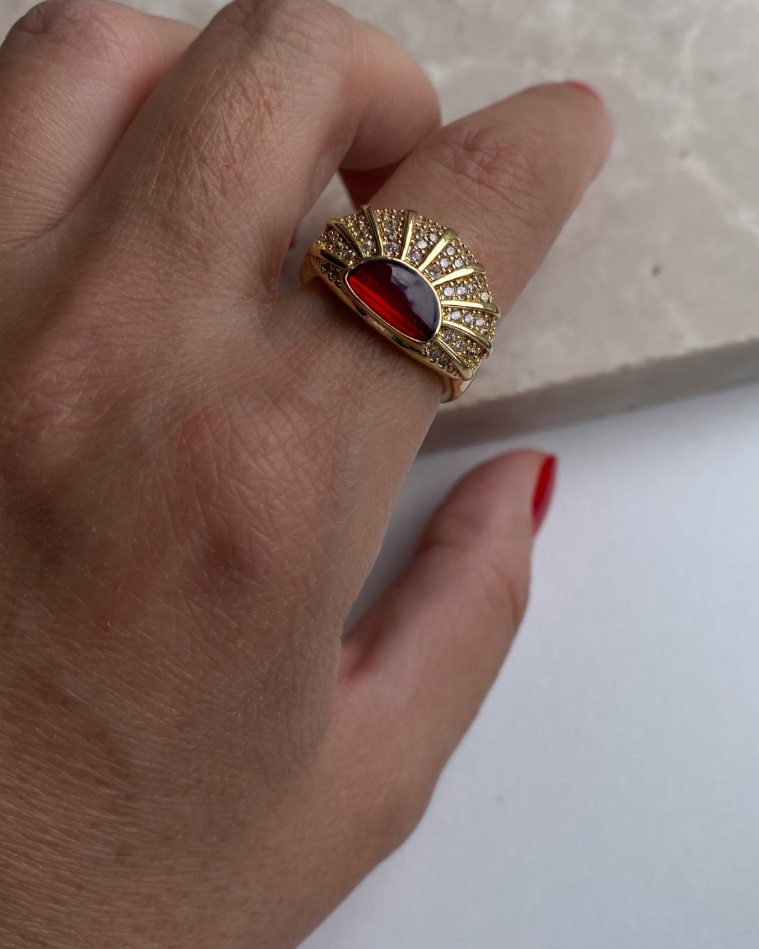 Ayarlanabilir KırmızıTaşlı Yüzük