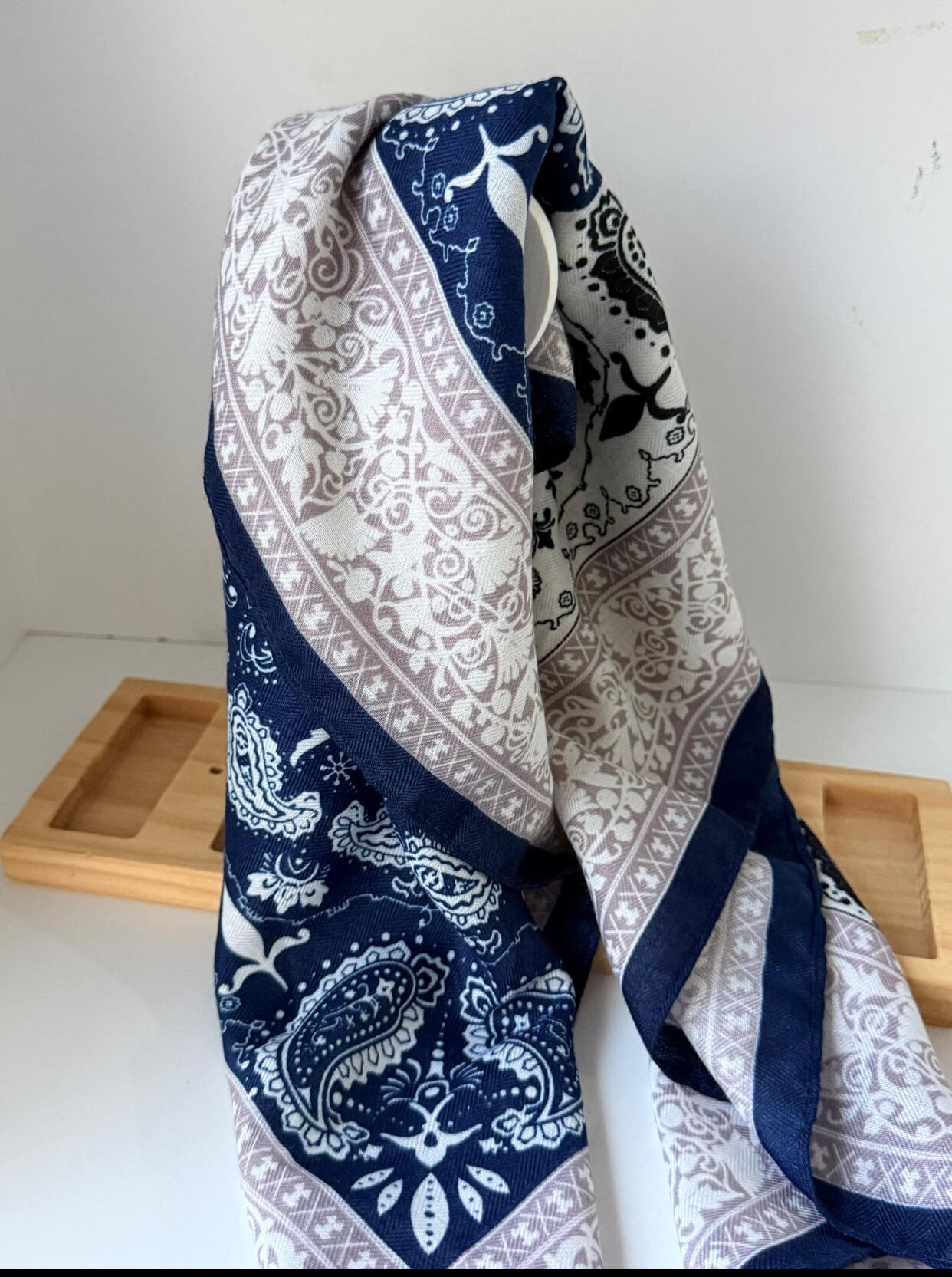 Laci Pudra Etnik Desenli Şal 70*70