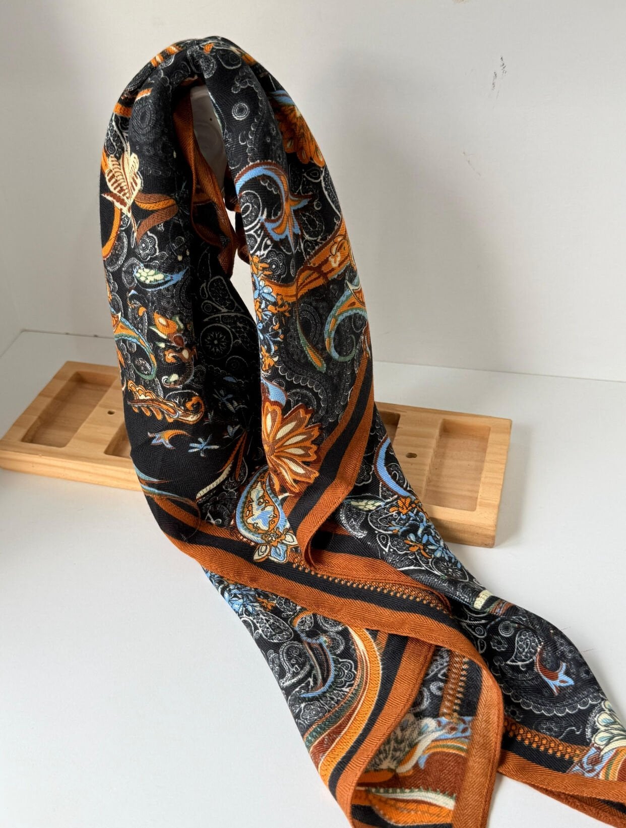Turuncu Kahve Desenli Etnik Şal 70*70
