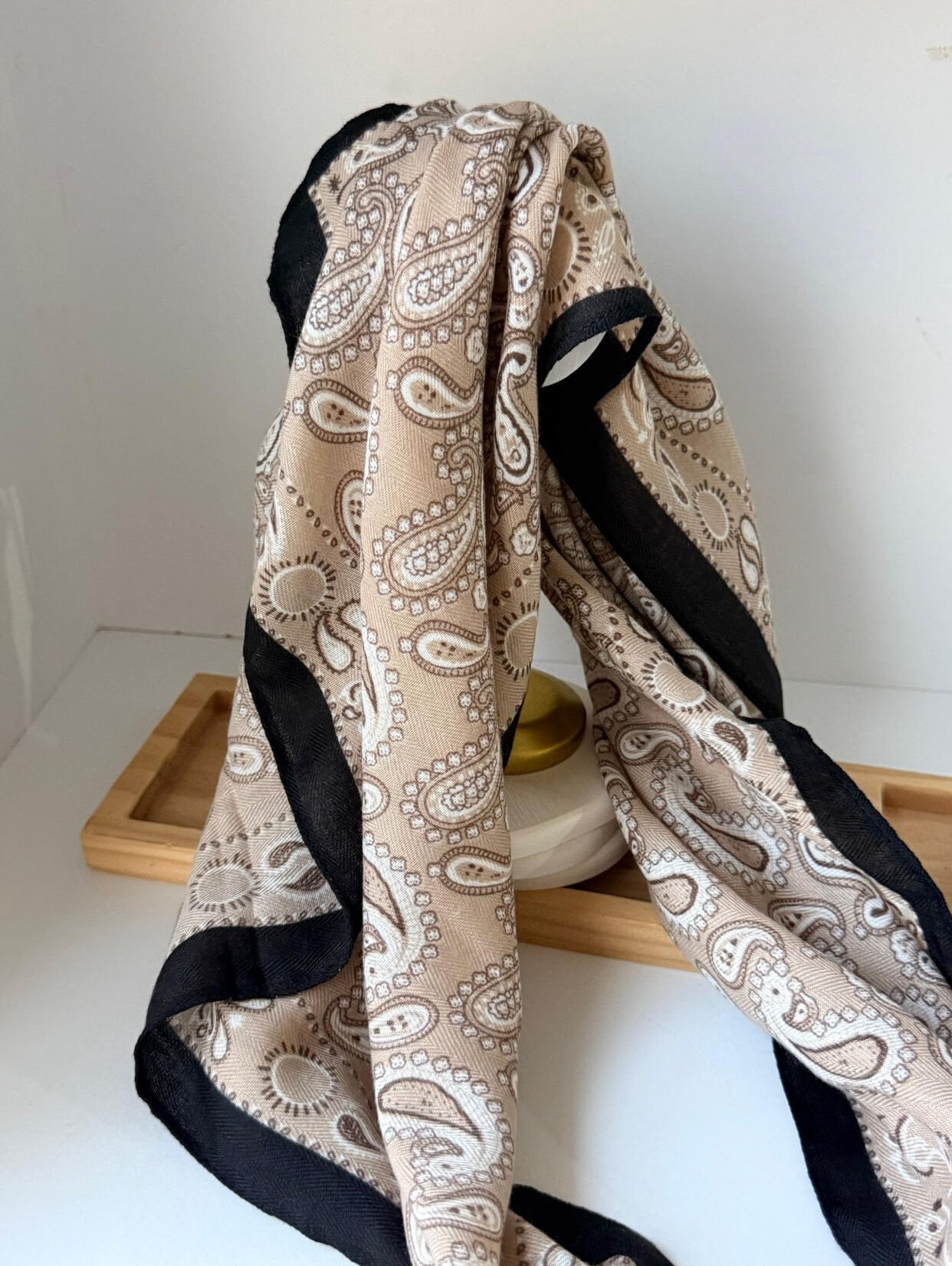 Krem Siyah Desenli Etnik Şal 70*70