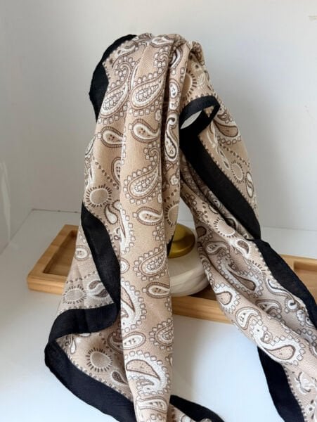 Krem Siyah Desenli Etnik Şal 70*70