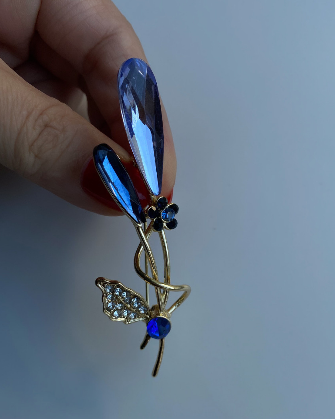 Mavi Kristal Taşlı Çiçek Broş