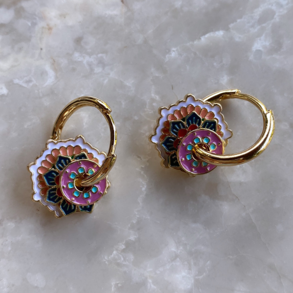 Marka Pembe Charmlı Küpe