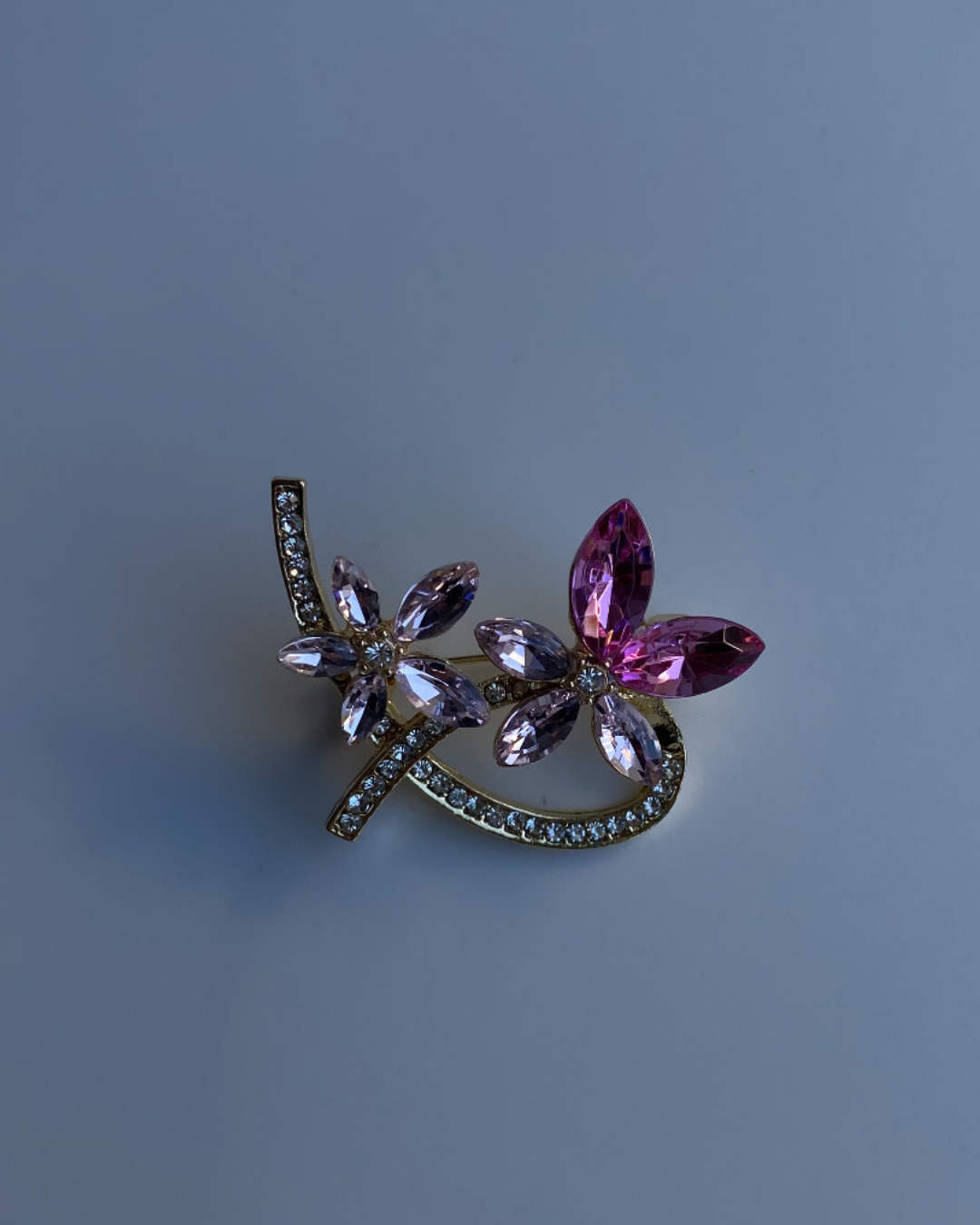 Pembe Kristal Taşlı Çiçek Broş