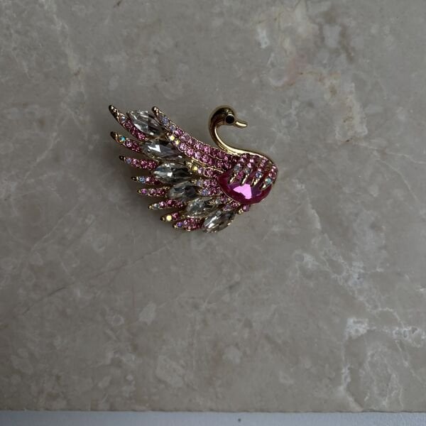 Pembe Taşlı Kuğu Broş