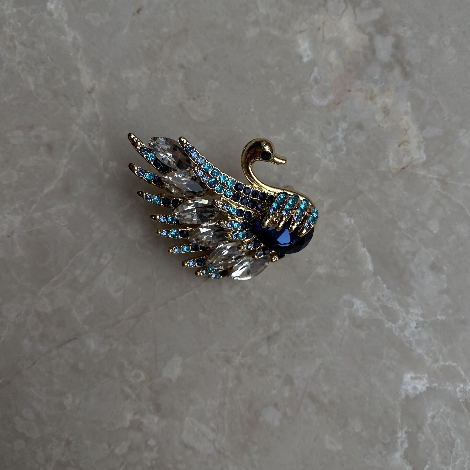 Mavi Taşlı Kuğu Broş