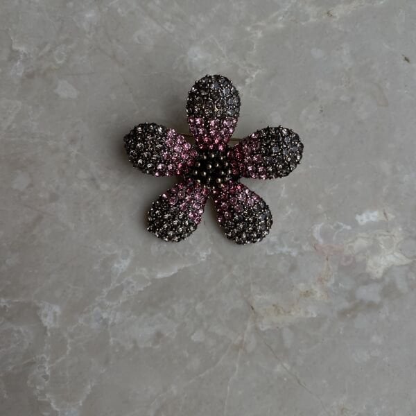 Gri Pembe Taşlı Çiçek Broş