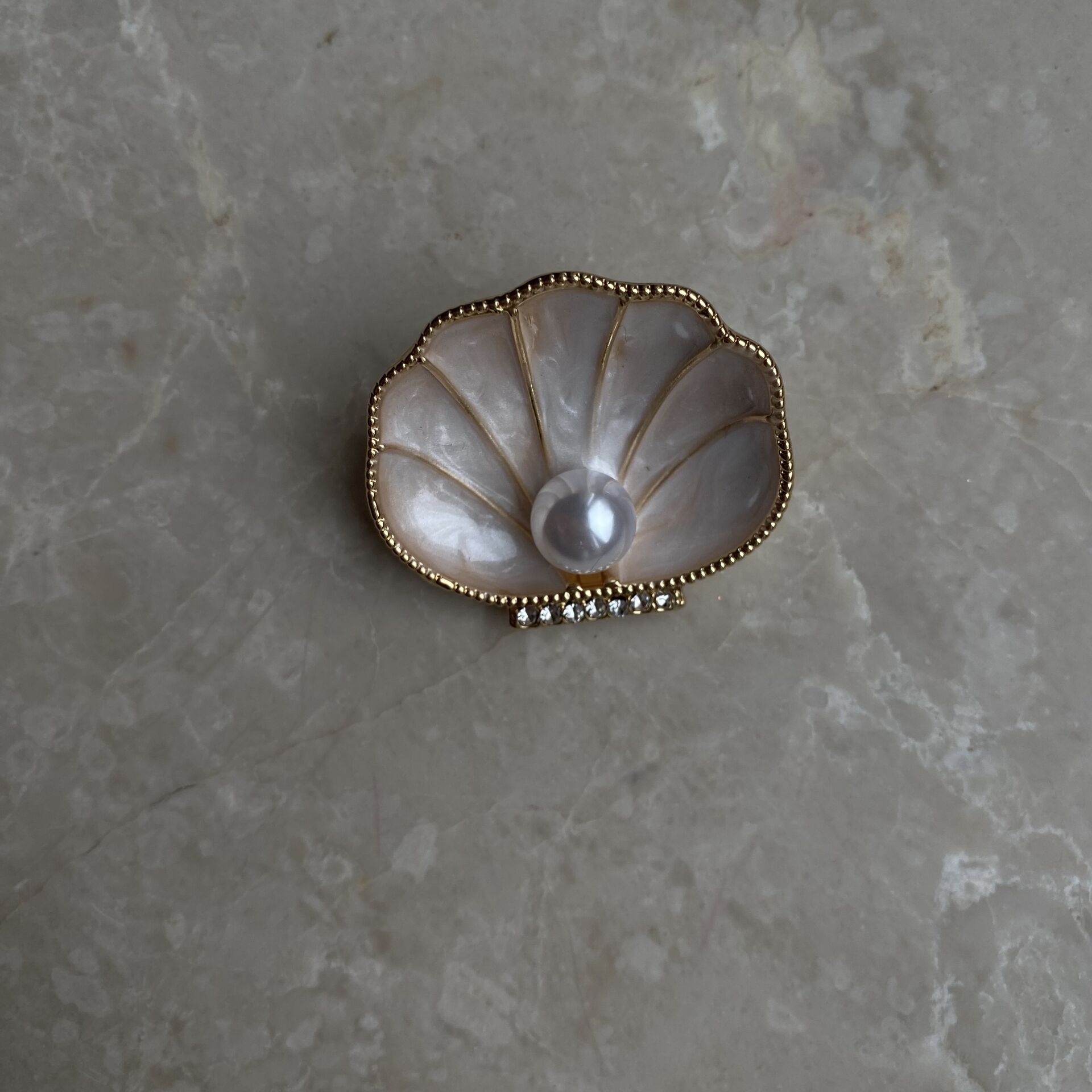 İncili Deniz Kabuğu Broş