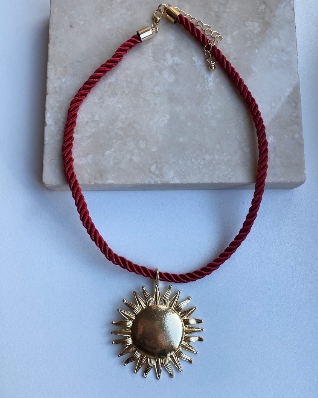 Marka Bordo Halat İp Güneş Kolye