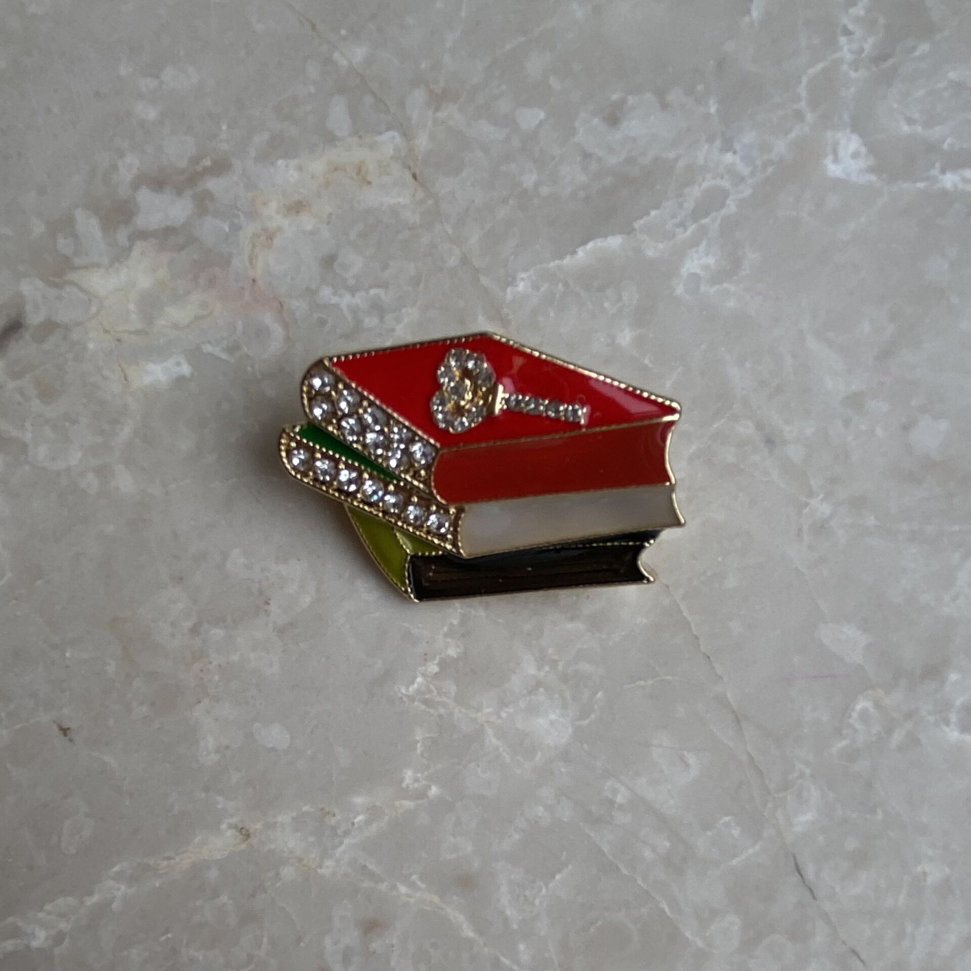 Taşlı Anahtar Detaylı Kitap Broş