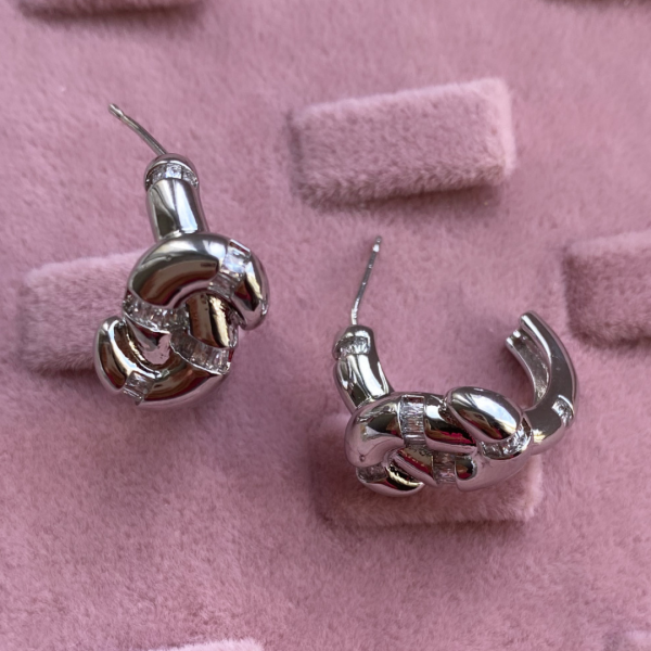 İthal Marka Taşlı Düğüm Küpe-Silver