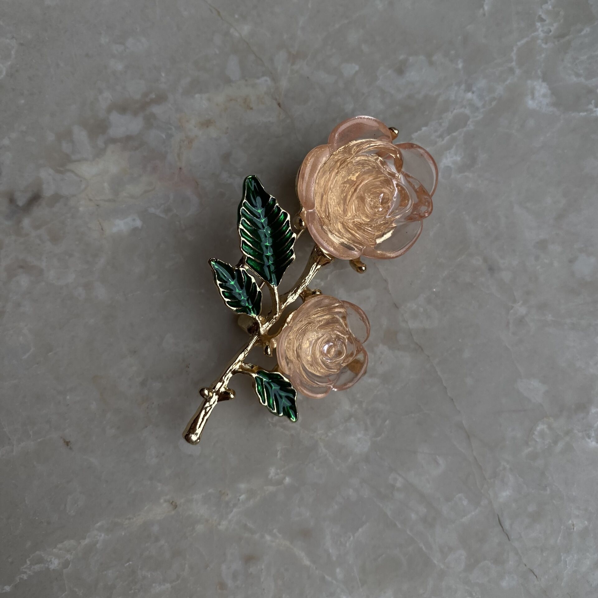 Yavruağzı Gül Broş